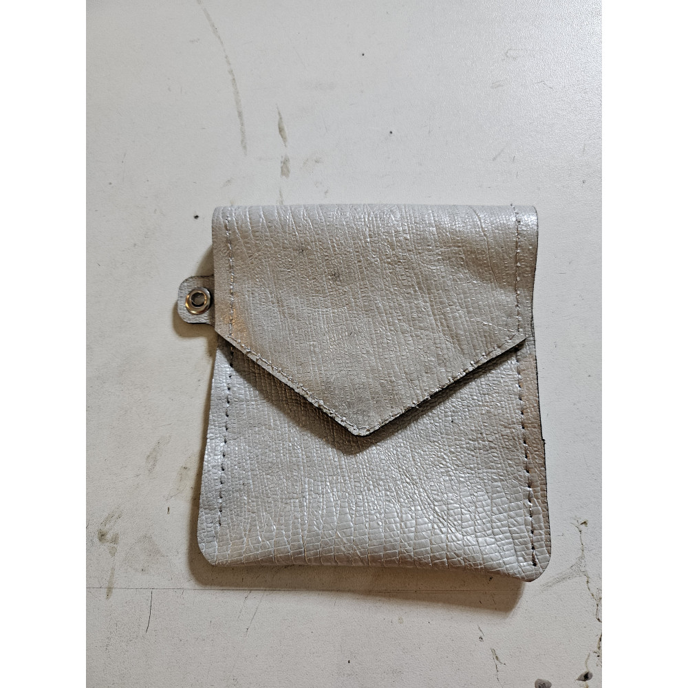 Pochette pour Samsung Zflip en cuir véritable structuré argenté Pochette pour Samsung Zflip en cuir véritable structuré argenté