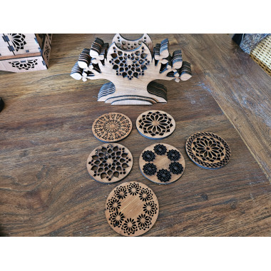 Set de 12 sous-verres avec son présentoir arbre en bois