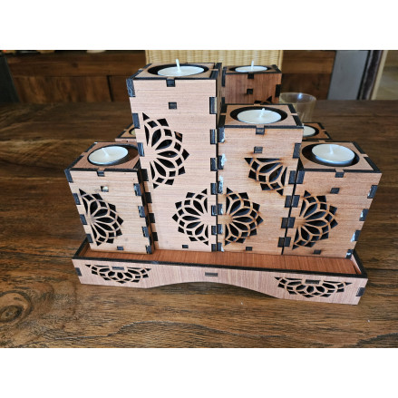 4 bougeoirs en bois sur plateau