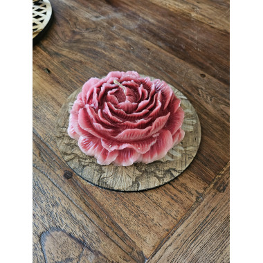 Bougie pivoine rose parfumée et son plateau en bois gravé