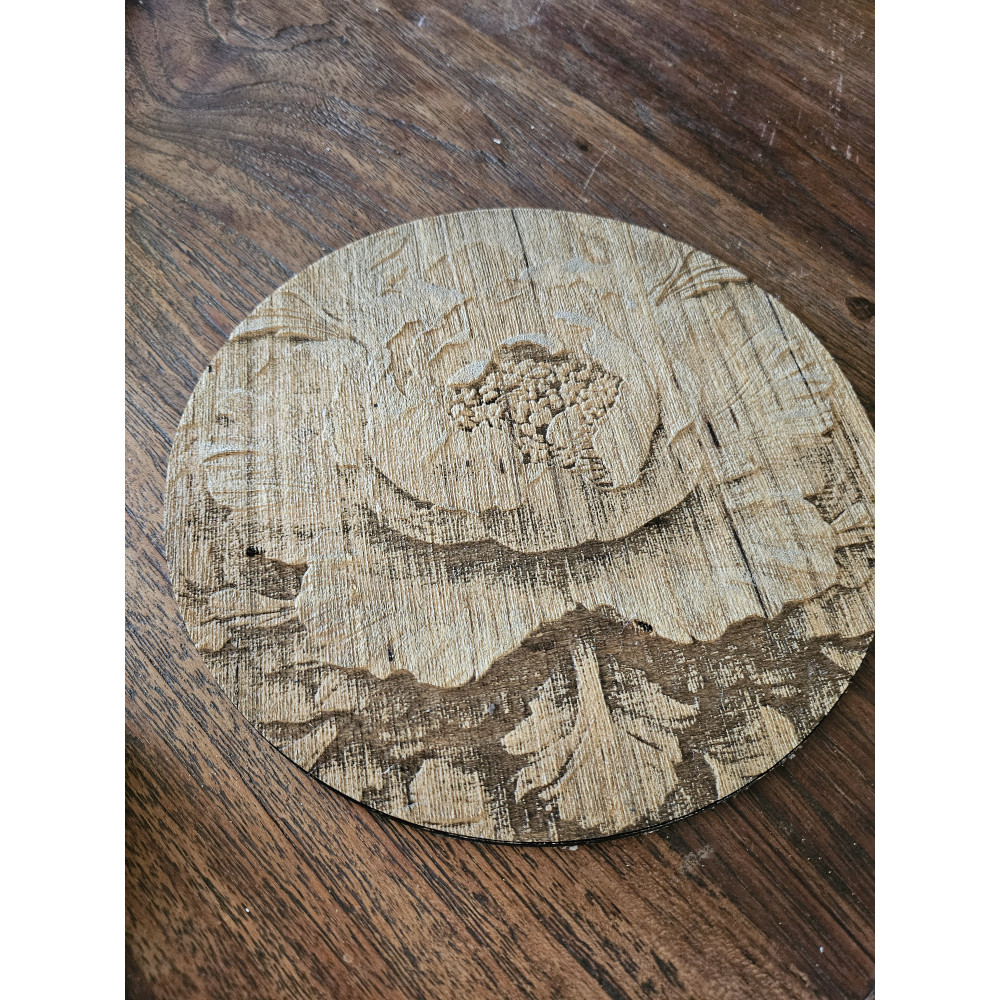 Bougie pivoine beige parfumée et son plateau en bois gravé