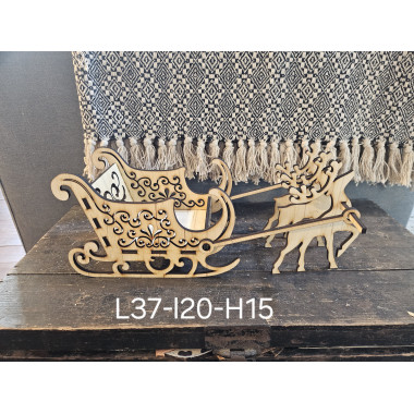 Traîneau et ses rennes en bois clair