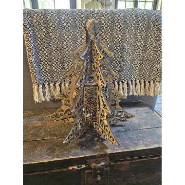 Sapin en bois grisé illuminé