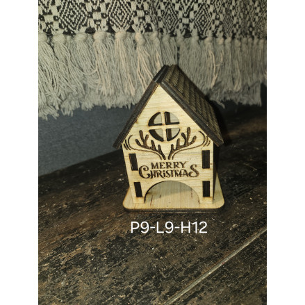 Maison de Noël en bois clair