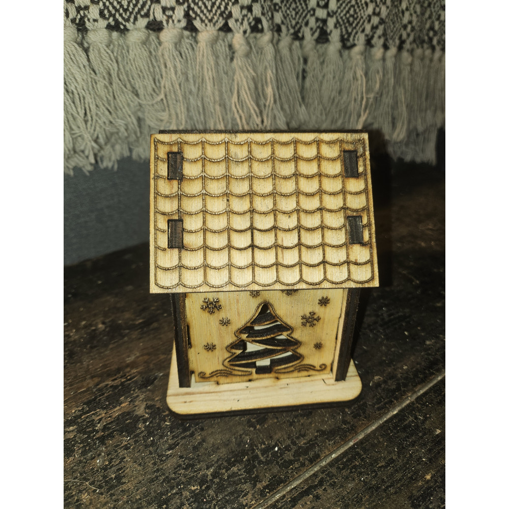 Maison de Noël en bois clair